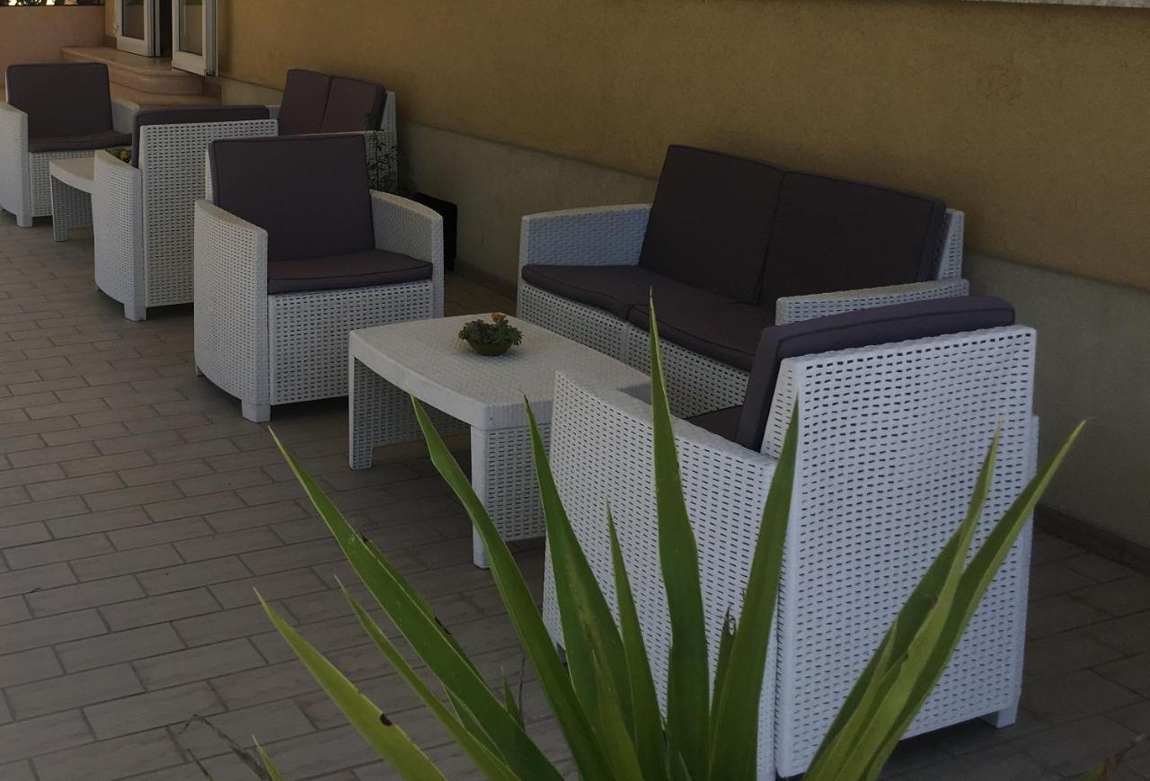 Hotel Villa Rinaldini Rimini Esterno foto