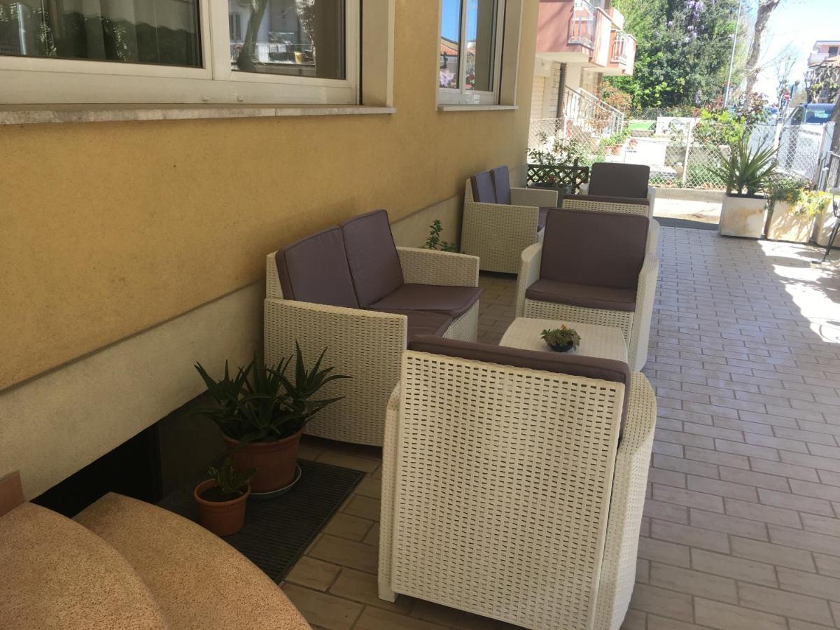 Hotel Villa Rinaldini Rimini Esterno foto