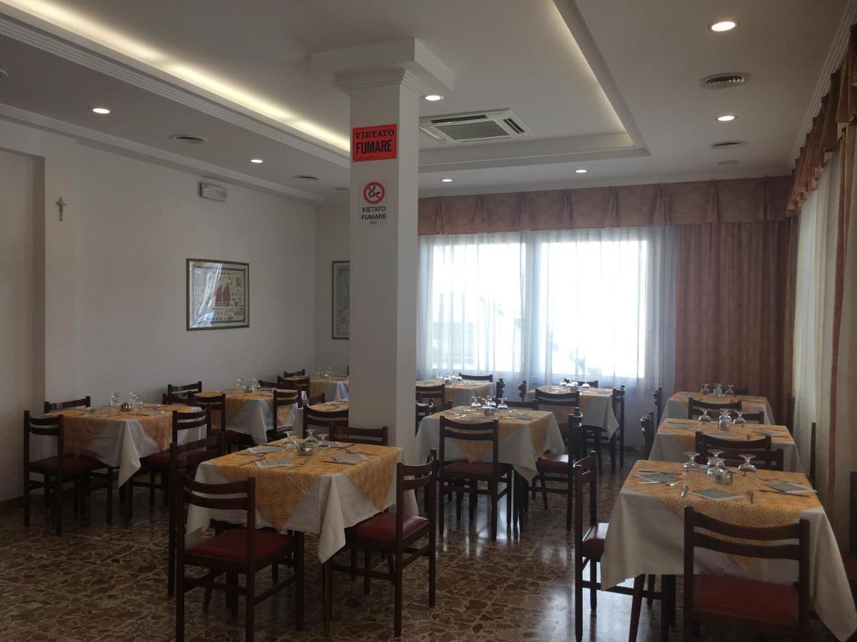 Hotel Villa Rinaldini Rimini Esterno foto