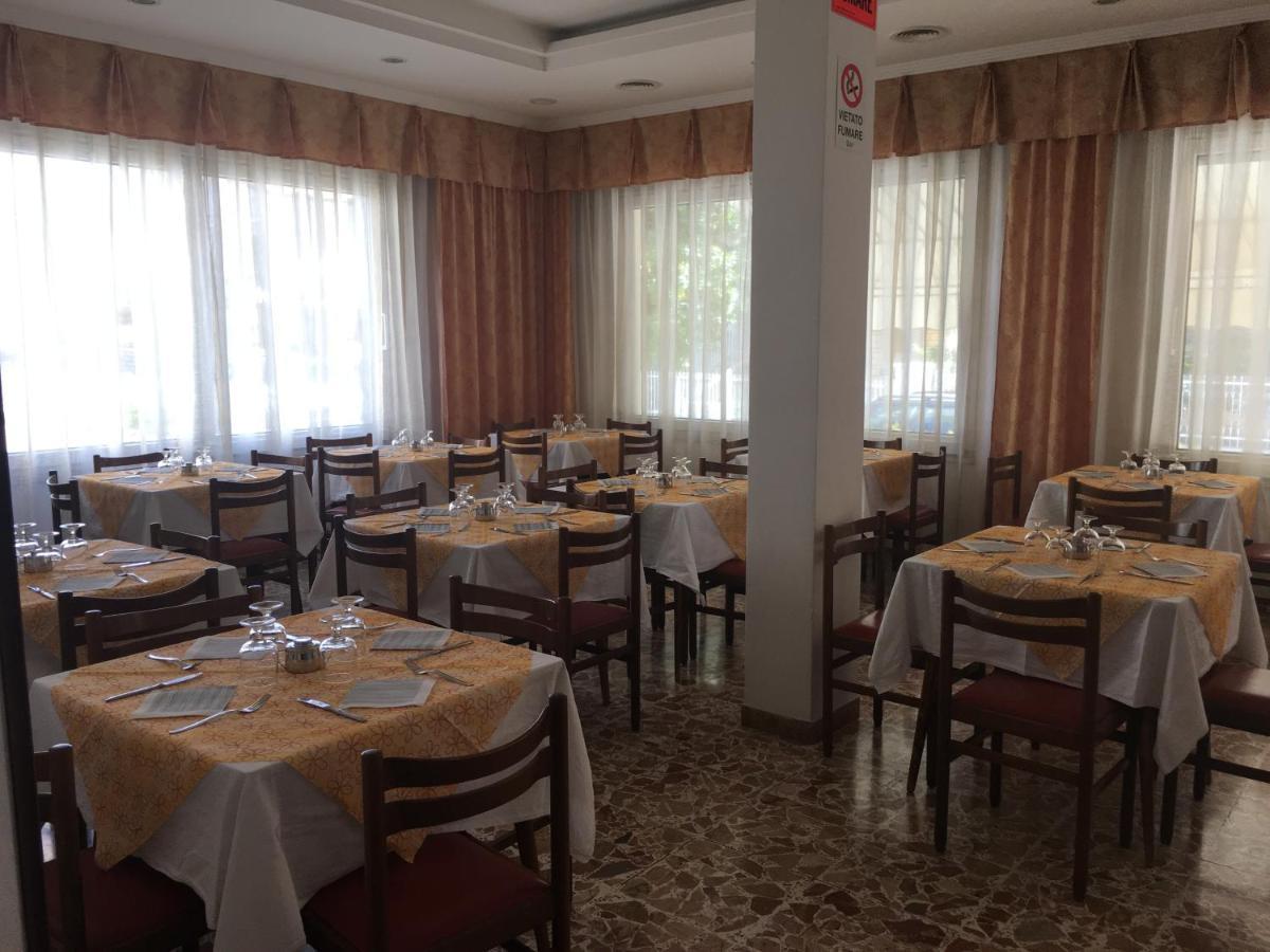 Hotel Villa Rinaldini Rimini Esterno foto