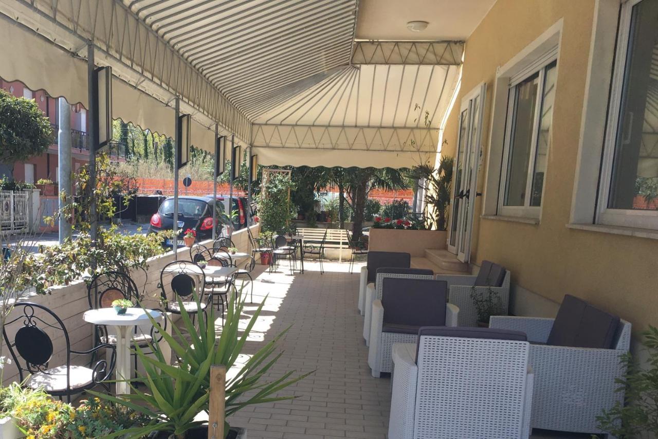 Hotel Villa Rinaldini Rimini Esterno foto