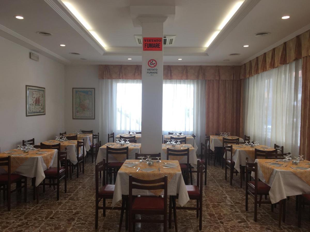 Hotel Villa Rinaldini Rimini Esterno foto