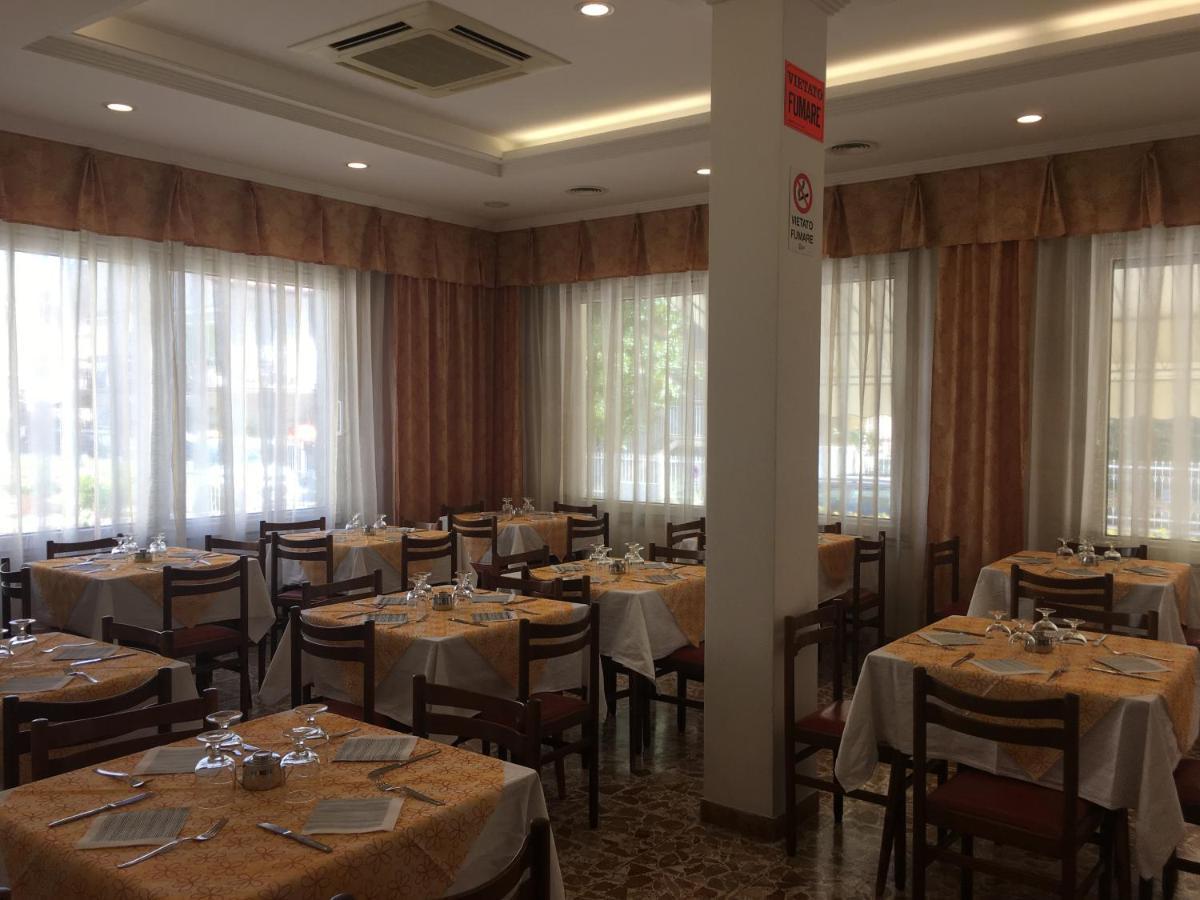 Hotel Villa Rinaldini Rimini Esterno foto
