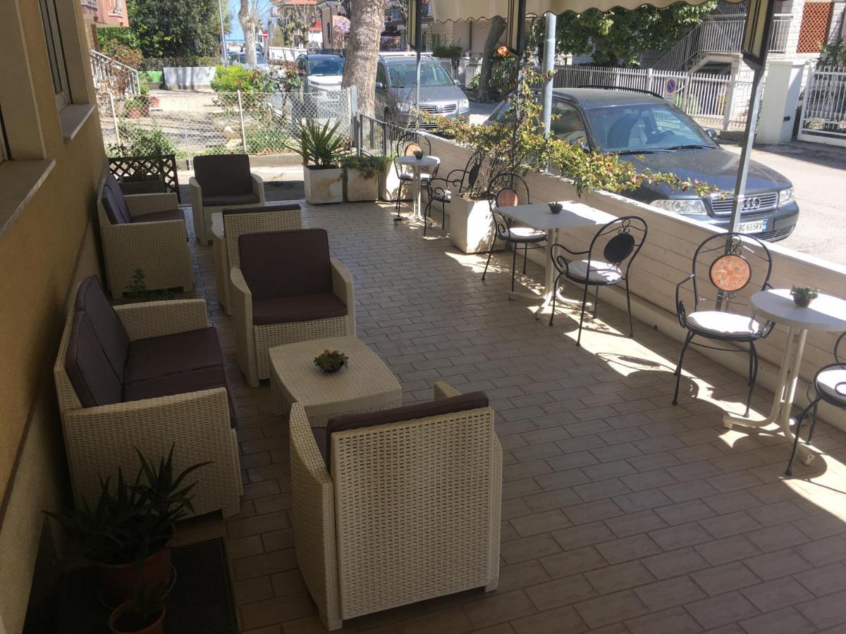Hotel Villa Rinaldini Rimini Esterno foto