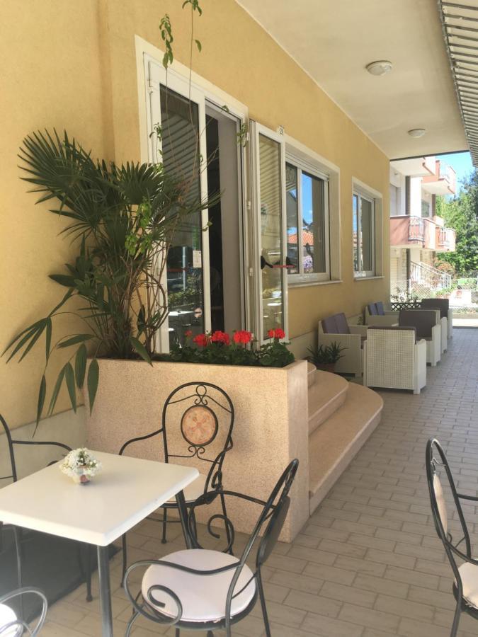 Hotel Villa Rinaldini Rimini Esterno foto